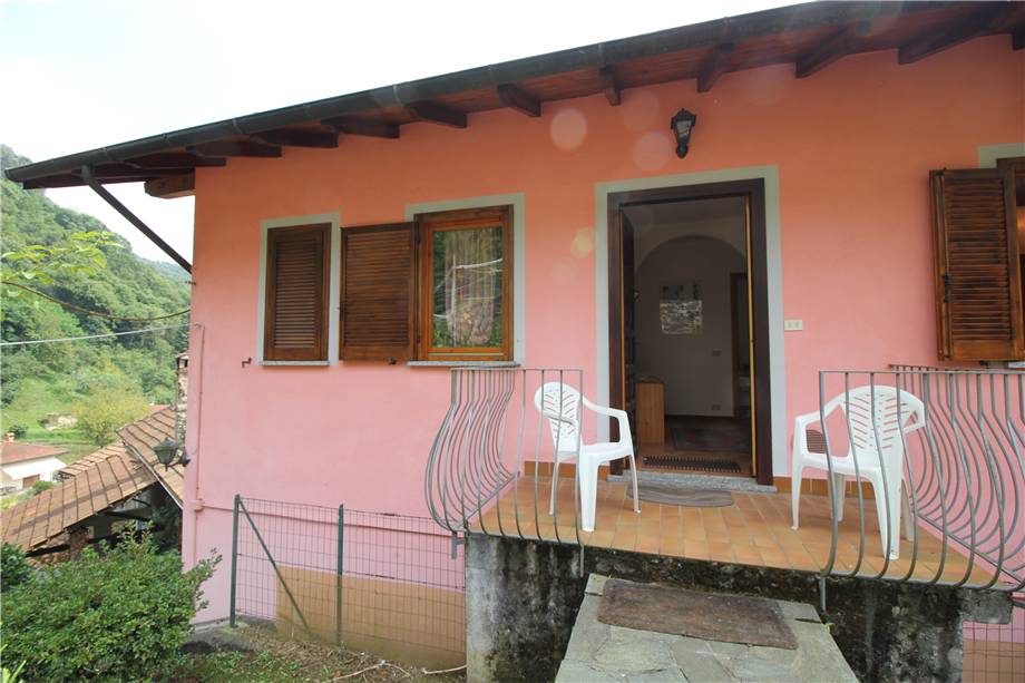Casa indipendente in vendita a Pisogno, Miasino (NO)