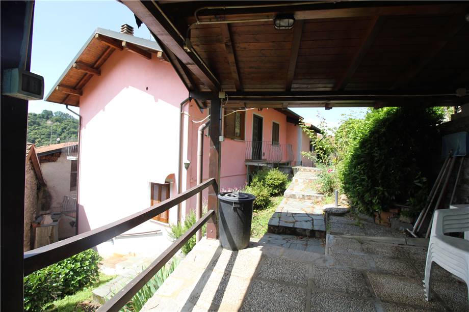 Casa indipendente in vendita a Pisogno, Miasino (NO)