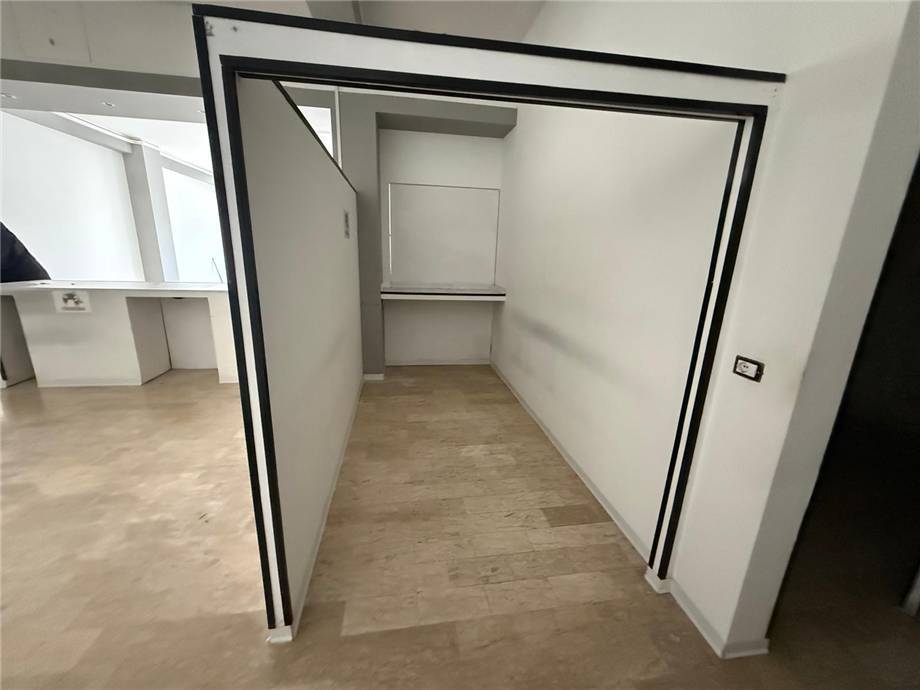 To rent Office Pontecorvo #318 n.9