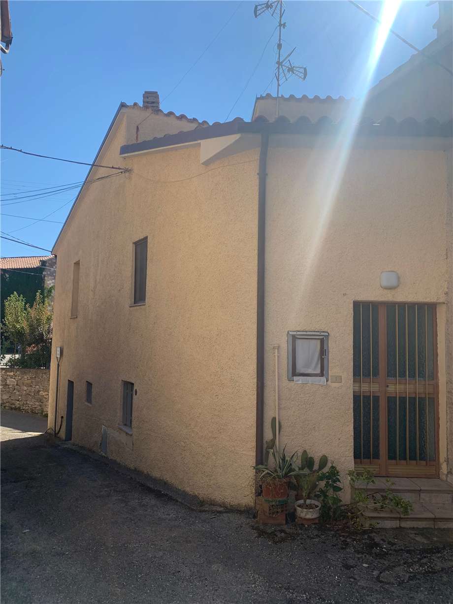 Vendita Stabile/Palazzo Gualdo Cattaneo Collesecco #VA79 n.3