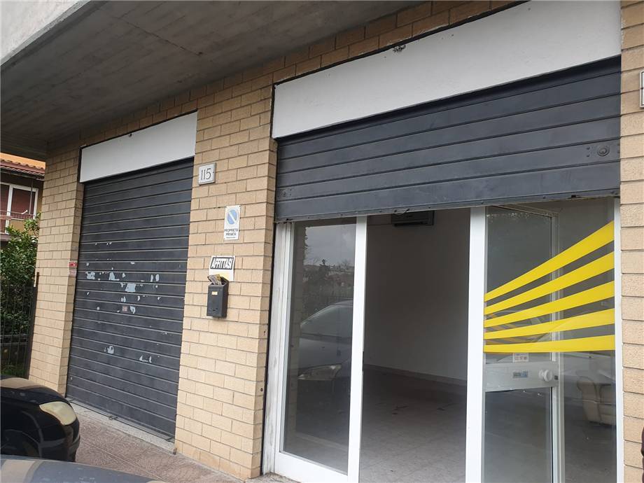 Affitto Negozio Roma Acilia #Loc.V.Andreada n.5