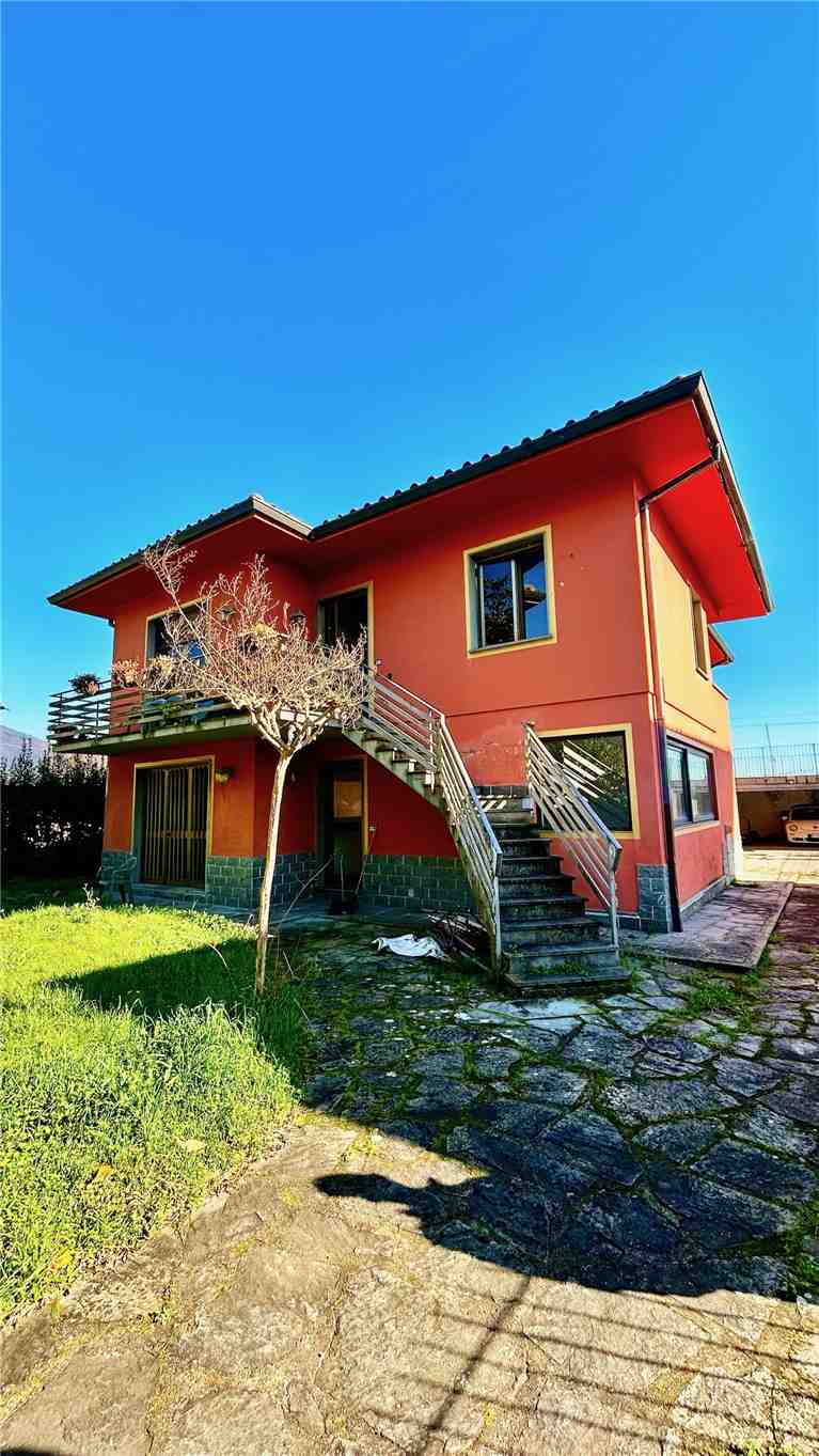 Villa bifamiliare Lucca 280