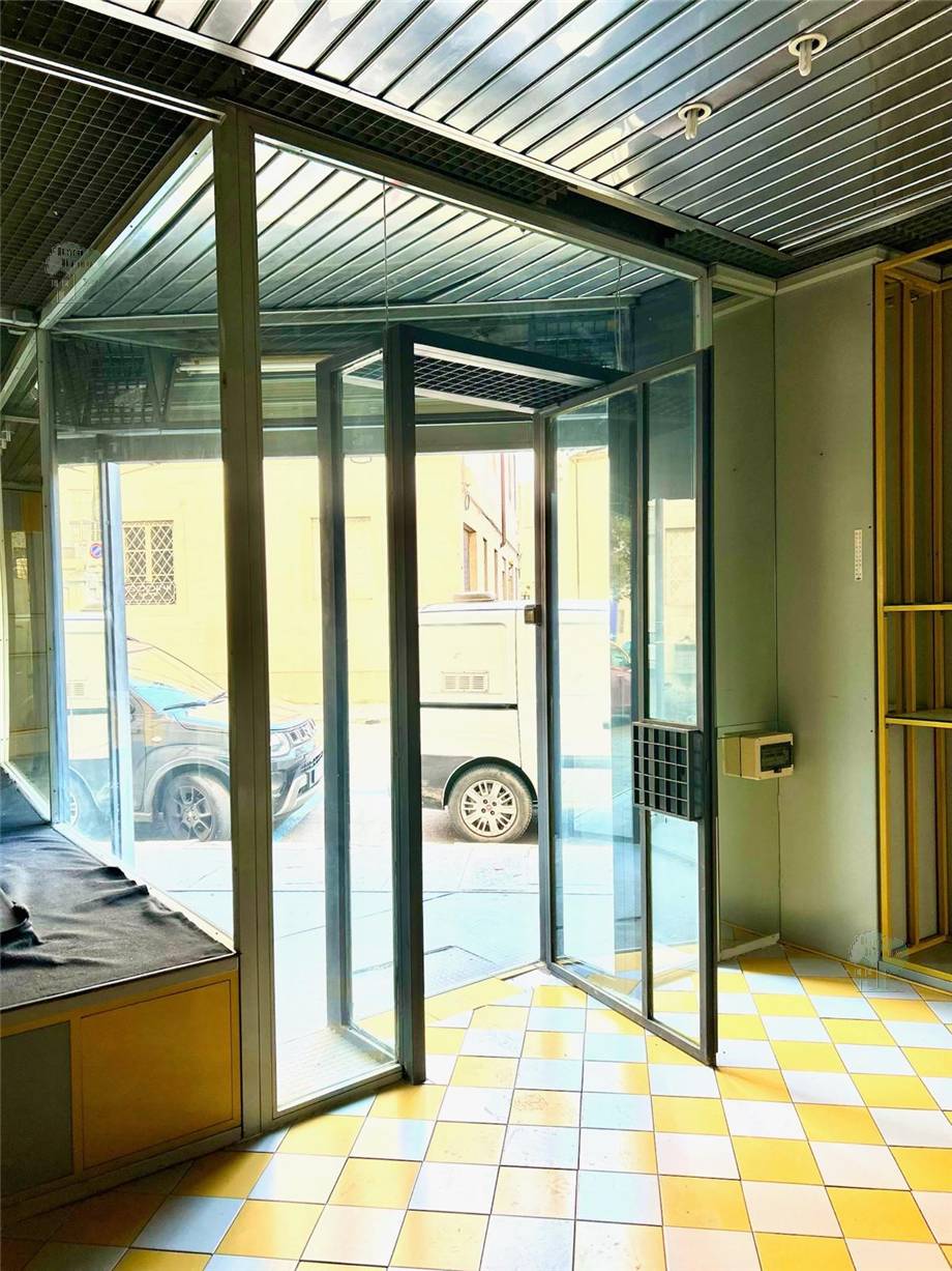 Venta Local comercial Lucca  #288 n.3