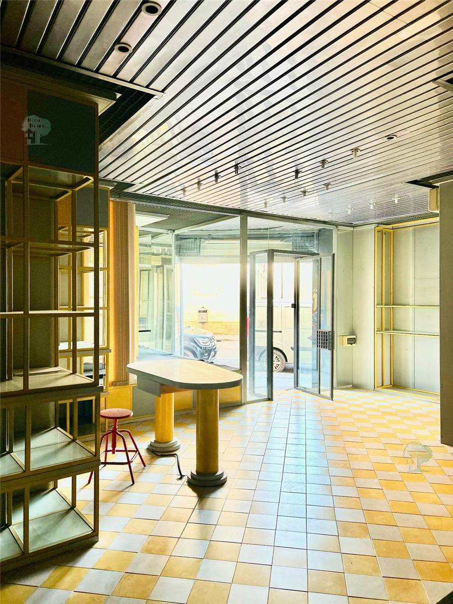 Venta Local comercial Lucca  #288 n.4