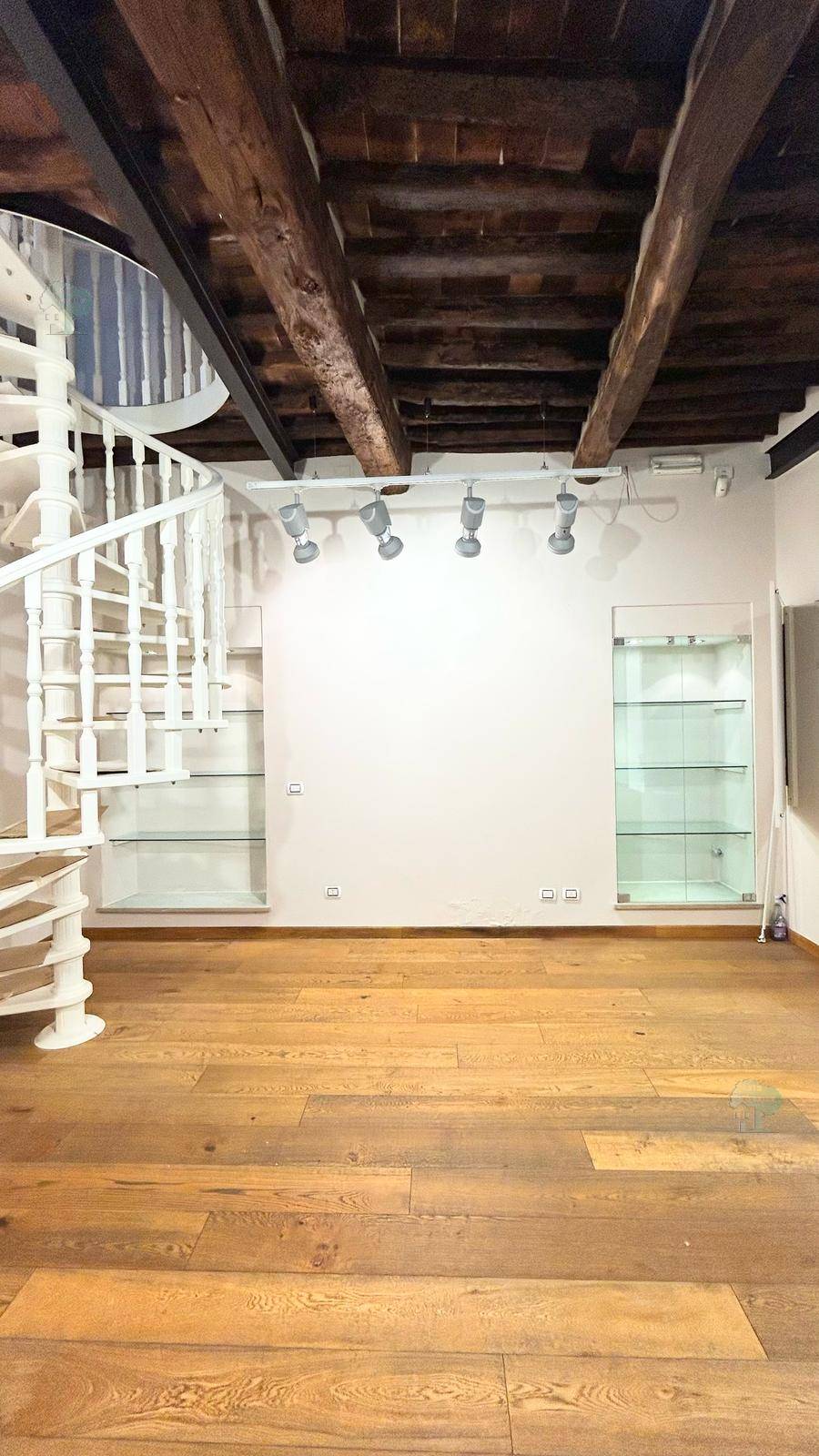 To rent Business premises Lucca  #289 n.3