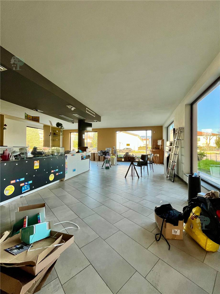 To rent Business premises Capannori #296 n.3