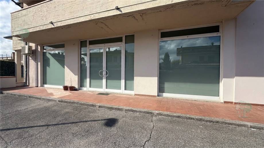 Venta Local comercial Capannori #526 n.1