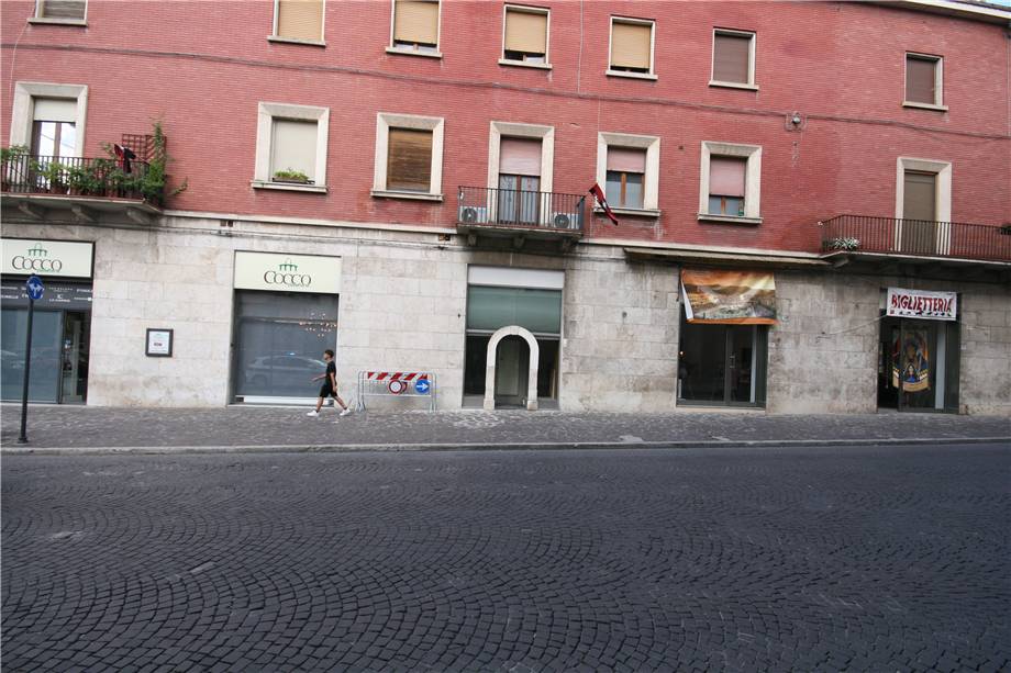 Vendita Locale commerciale Sulmona #SU121 n.2