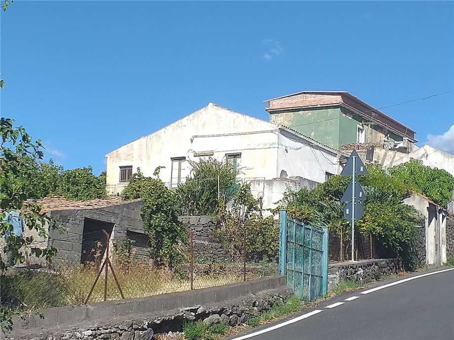 Casa indipendente Piedimonte Etneo 35