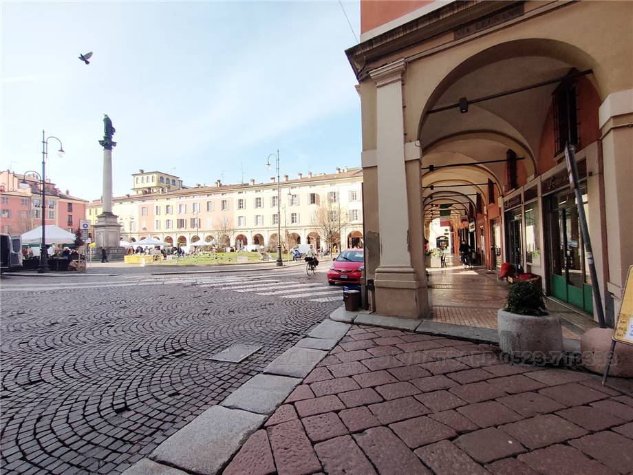 To rent Shop Piacenza Piazza Duomo #MIC206 n.11