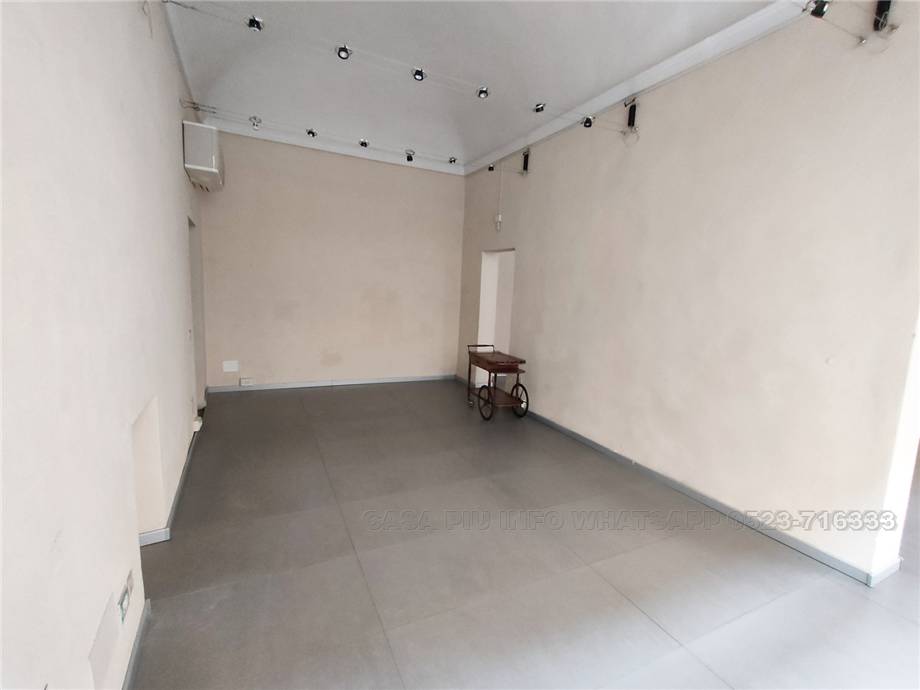 To rent Shop Piacenza Piazza Duomo #MIC206 n.2