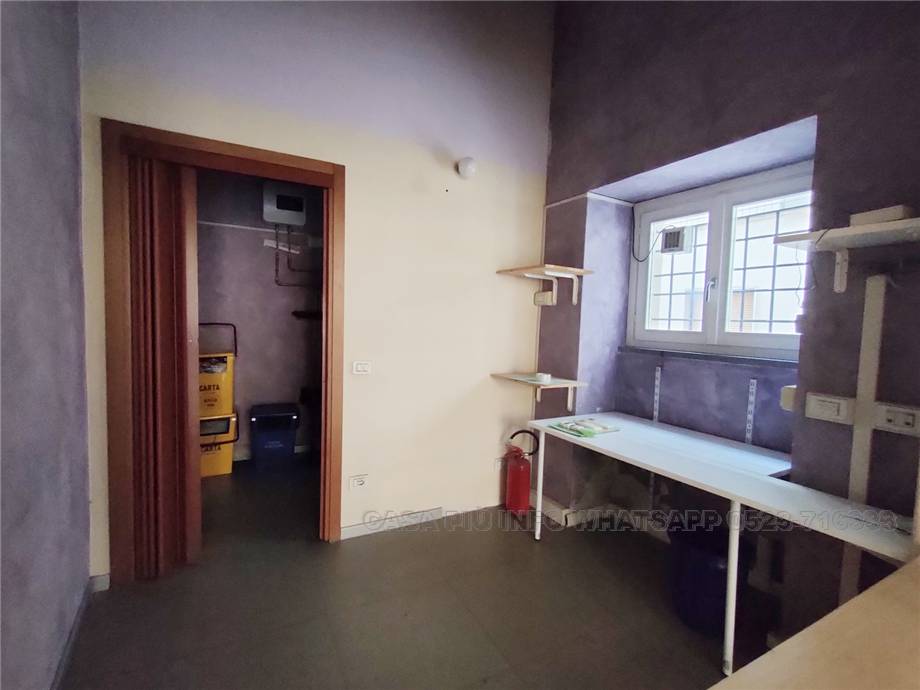 To rent Shop Piacenza Piazza Duomo #MIC206 n.3