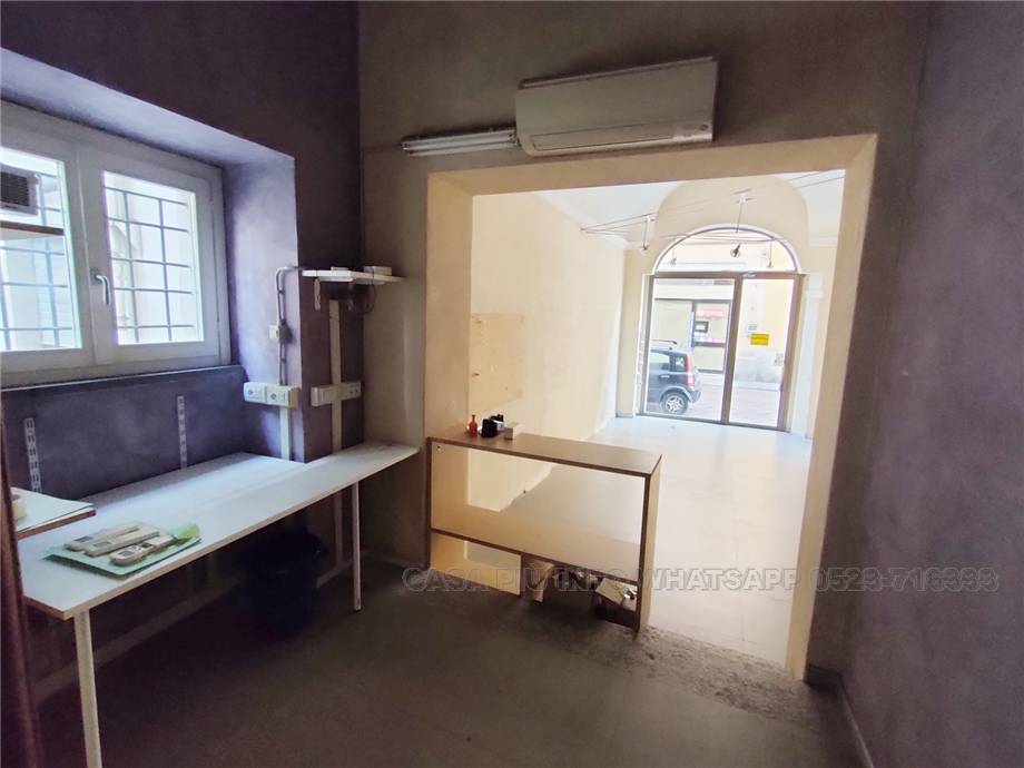 To rent Shop Piacenza Piazza Duomo #MIC206 n.4