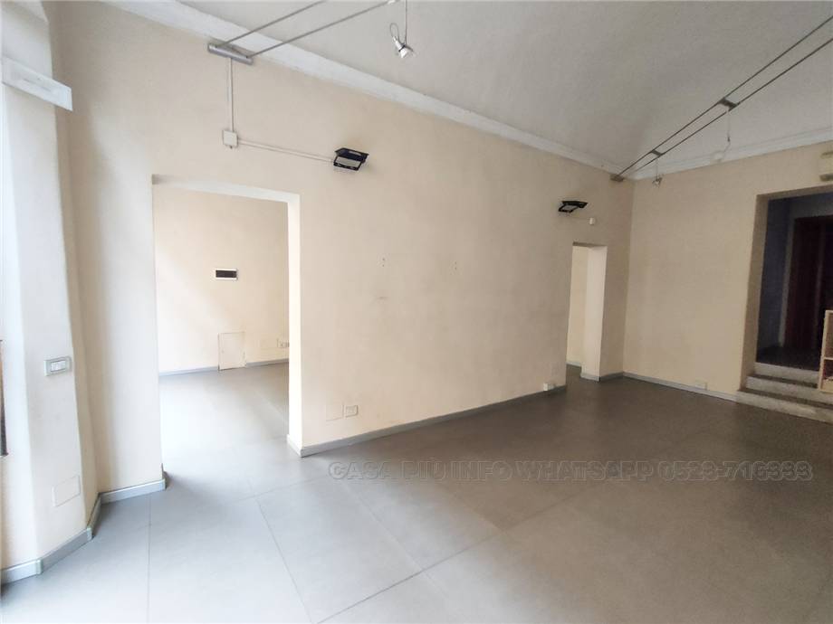 To rent Shop Piacenza Piazza Duomo #MIC206 n.6