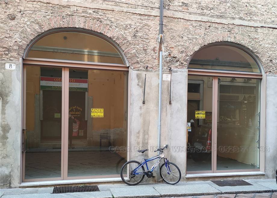 To rent Shop Piacenza Piazza Duomo #MIC206 n.9