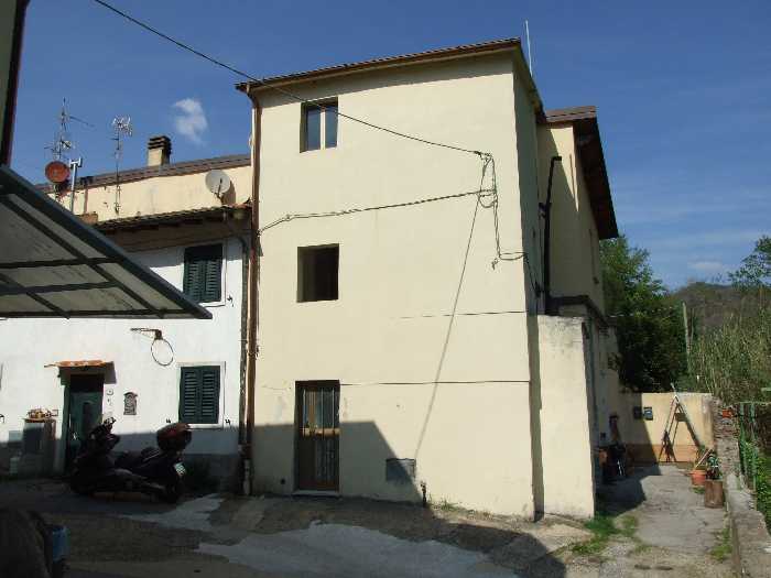 Detached house Vaiano #303