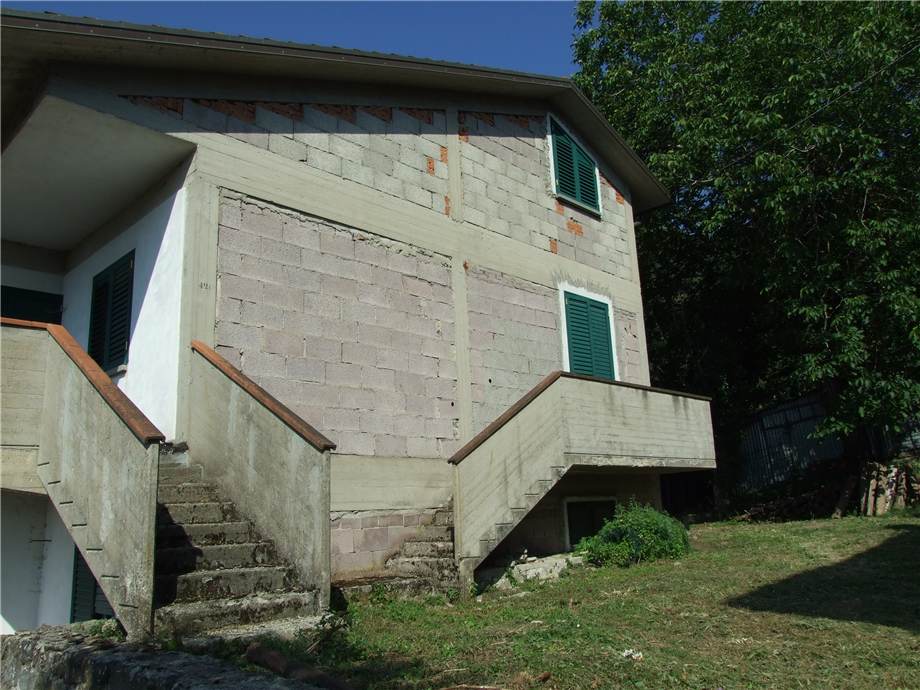 Casa bifamiliare Vernio #429