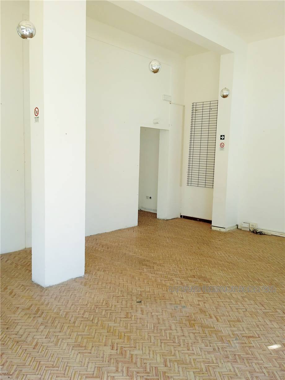 To rent Commercial property Prato Mezzana #1116 n.3