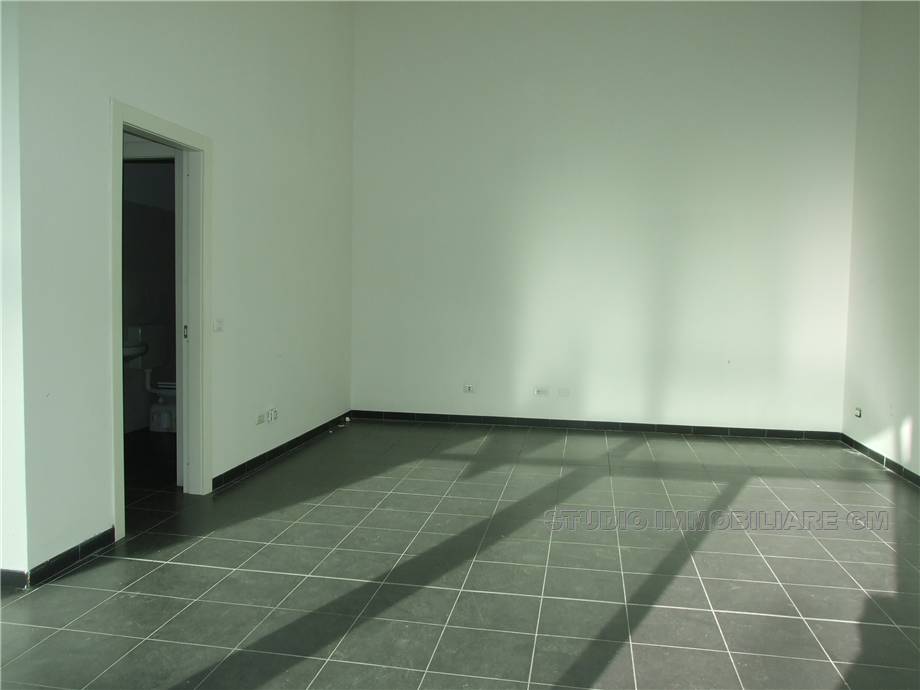 To rent Commercial property Prato Mezzana #1123 n.2