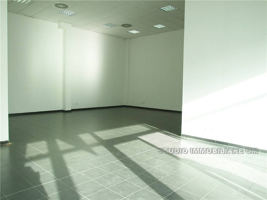 To rent Commercial property Prato Mezzana #1124 n.2