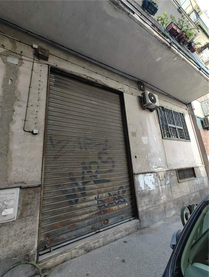 Business premises Napoli 482