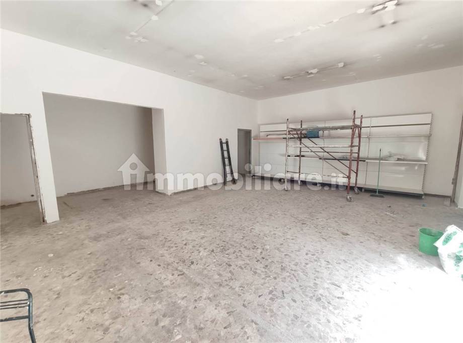 Alquiler Local comercial Napoli  #517 n.2