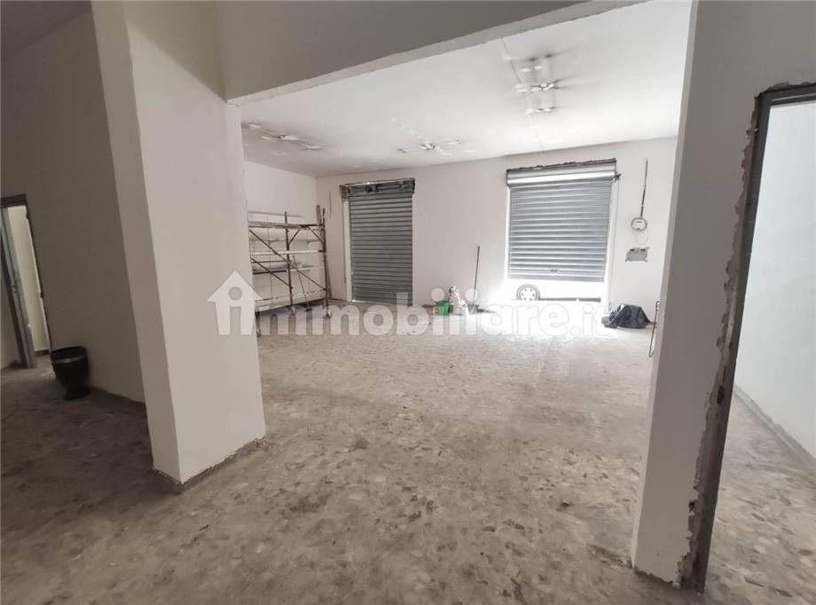 Alquiler Local comercial Napoli  #517 n.3