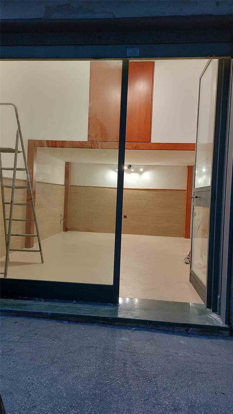 Local comercial Napoli 534