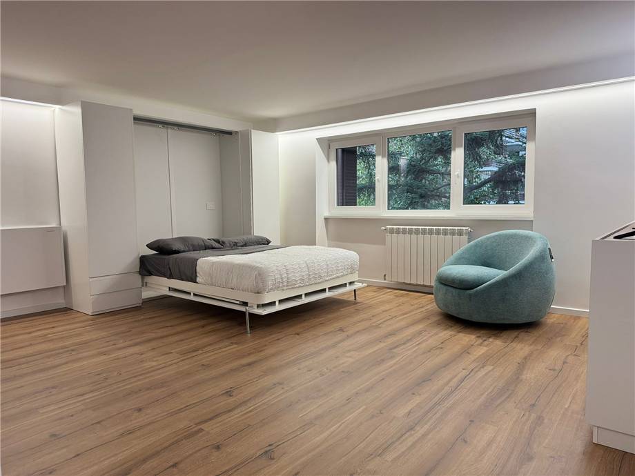 Flat Roma 170