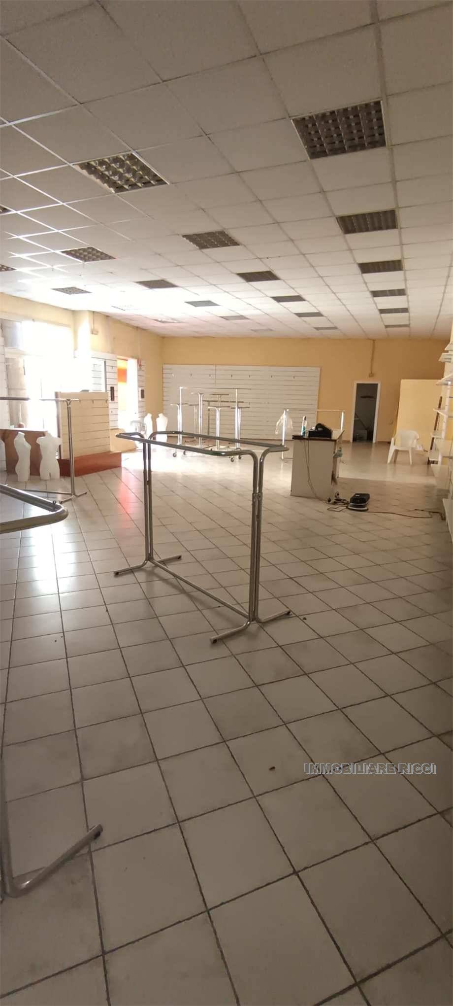 Venta Otras actividad comerciales Pontecorvo #239 n.7