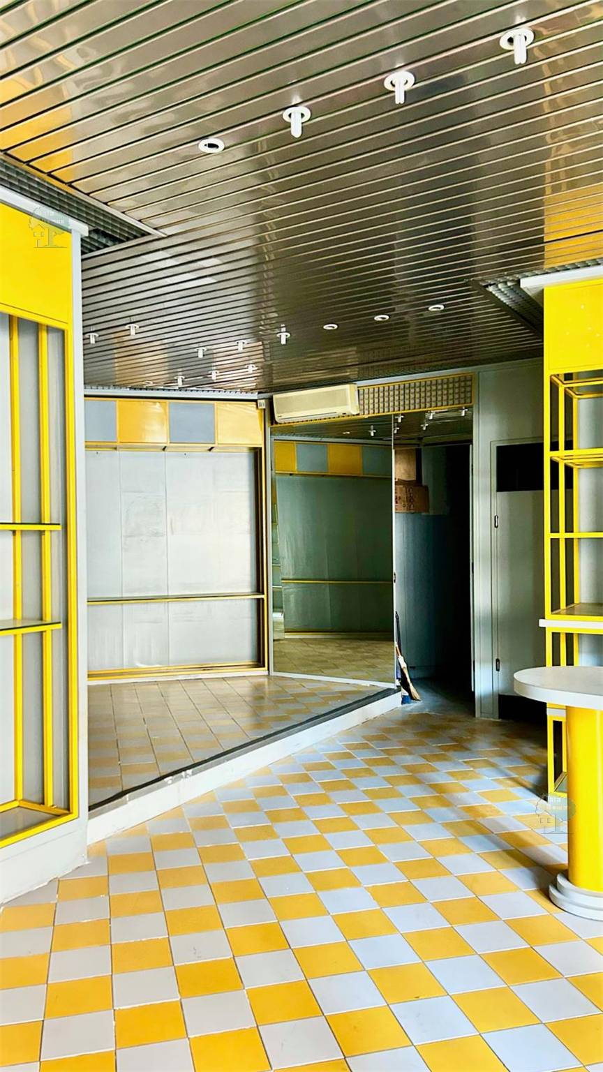 Venta Local comercial Lucca  #288 n.6