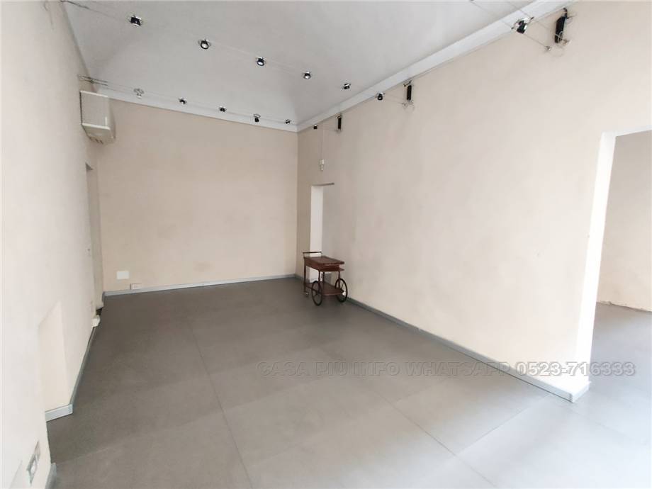To rent Shop Piacenza Piazza Duomo #MIC206 n.15