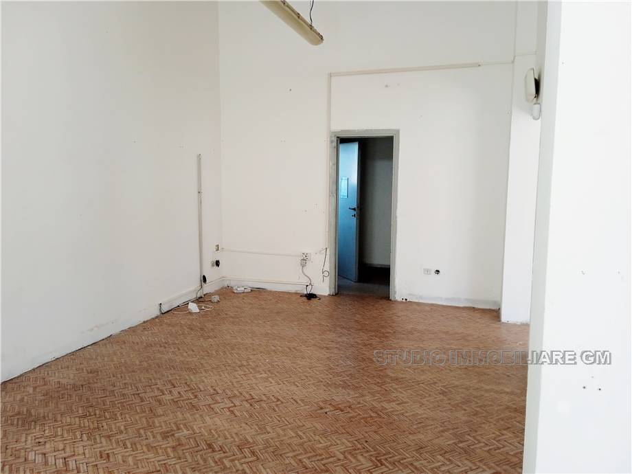 To rent Commercial property Prato Mezzana #1116 n.9