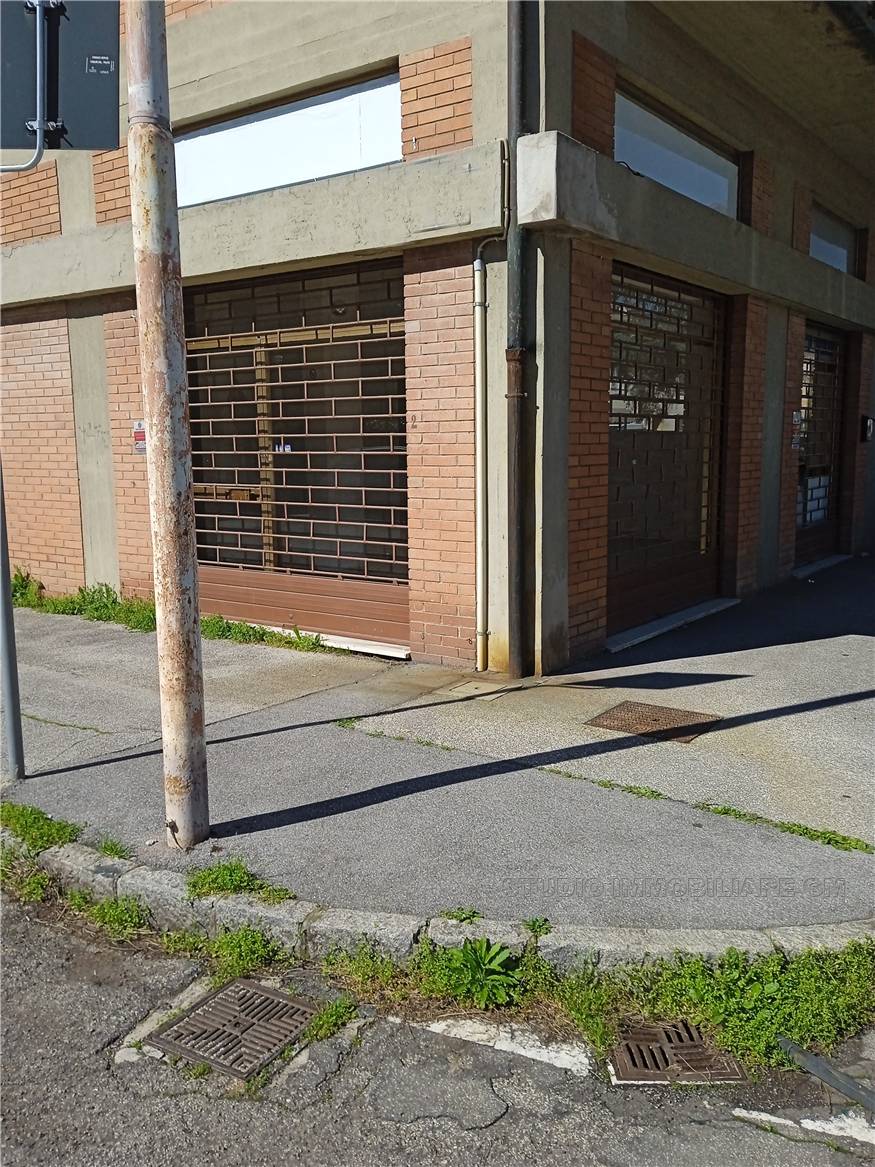To rent Commercial property Prato Mezzana #1116 n.12