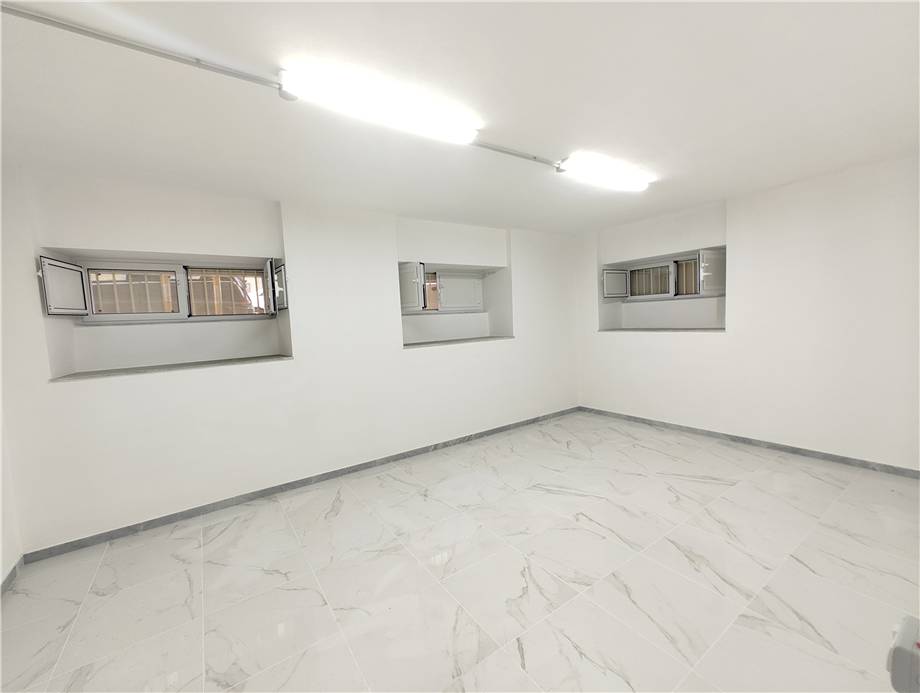 Alquiler Local comercial Napoli  #485 n.8